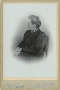 Portret van Petronella Maria Heringa. Directrice van de kweekschool voor onderwijzeressen van 1876 tot 1905.