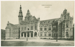 Huidige academiegebouw in 1910